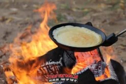 The Windmill Campfire Skillet -Bialettited Winkel image 256