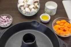 Petromax Cast Iron Turkey / Chicken Sitter 30cm -Bialettited Winkel image 3