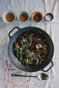 Victoria Cast Iron Wok 35.5 Cm -Bialettited Winkel image 451